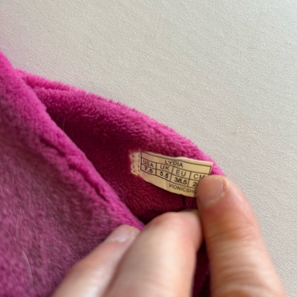 Vionic Lydia Pink fuzzy flip flop sandals 7.5 - Picture 4 of 8